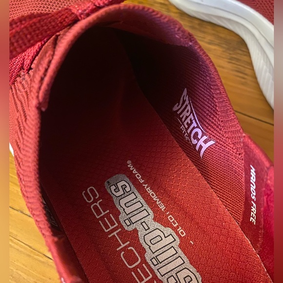Women’s Red Skechers slip-ins, size 8.5. Worn just once or twice. - Picture 7 of 13